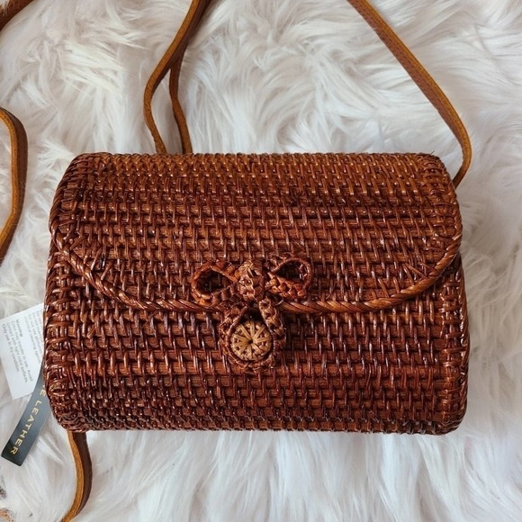 Handmade Bow Clasp Dark Camera Rattan Bag - Picture 2 of 9